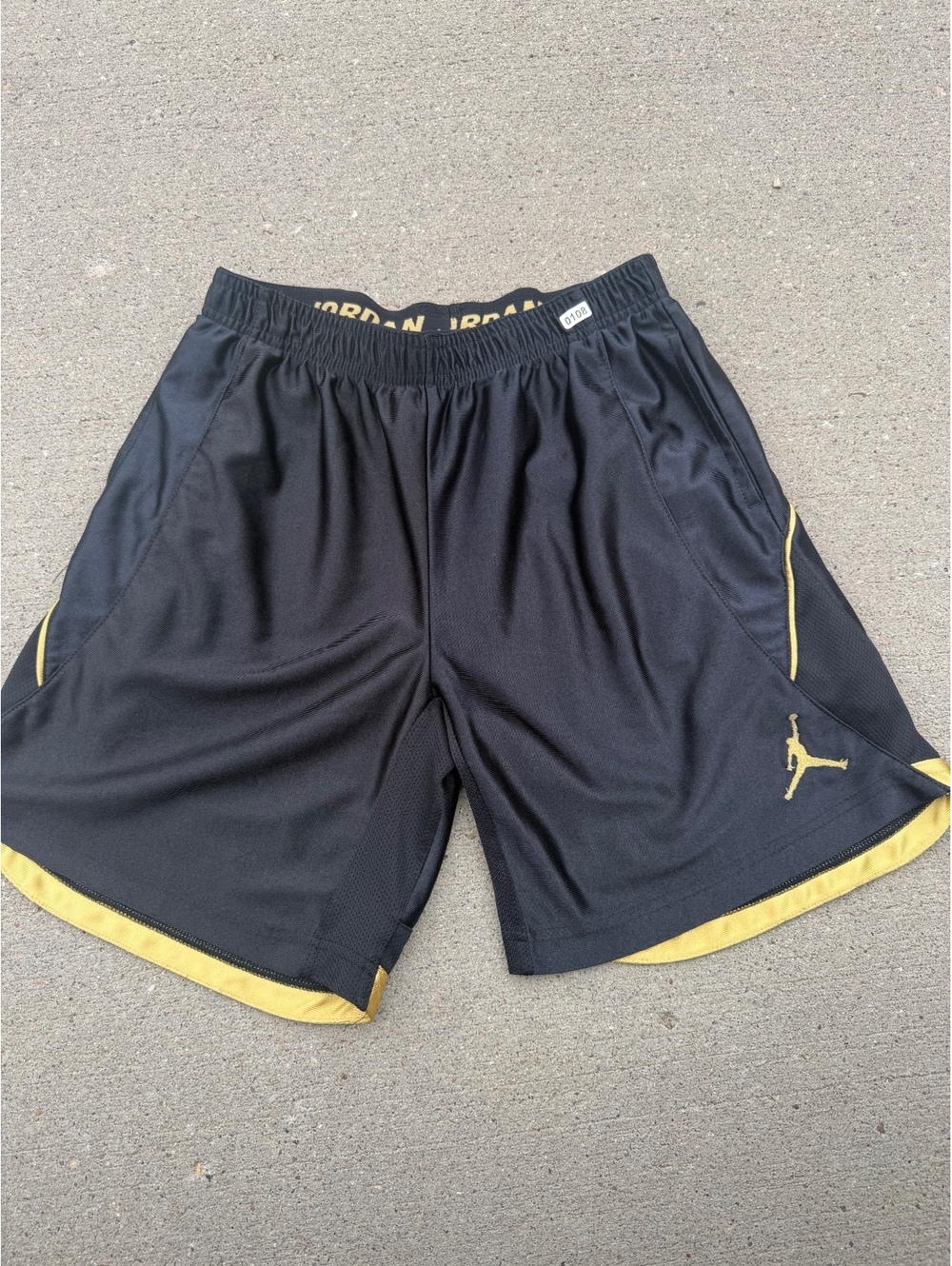 Boys Jordan Black and Gold Athletic Basketball Shorts Youth XL